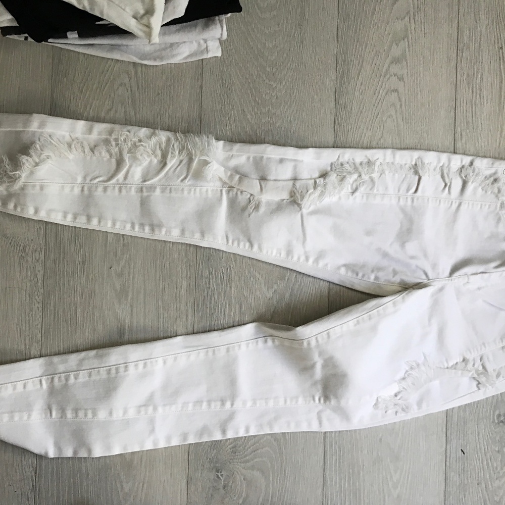 White Mid Rise Shabby Skinny Jeans Size 28
